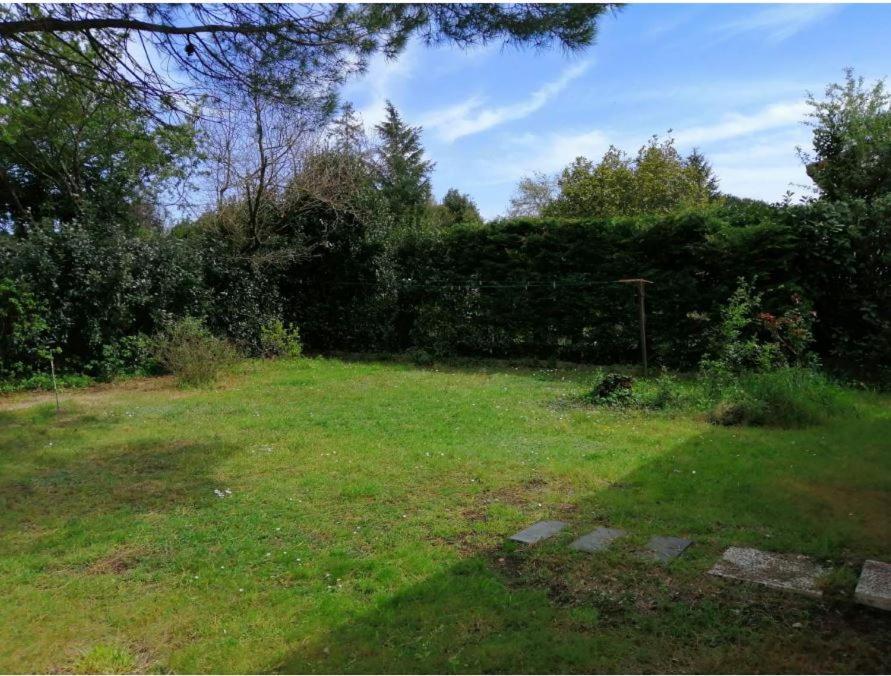 Emplacement De Toile De Tente Dans Jardin Hotel Cugand Exterior photo